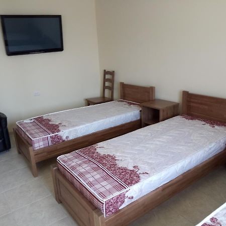 Hotel Lastochka Zaliznyi Port Esterno foto