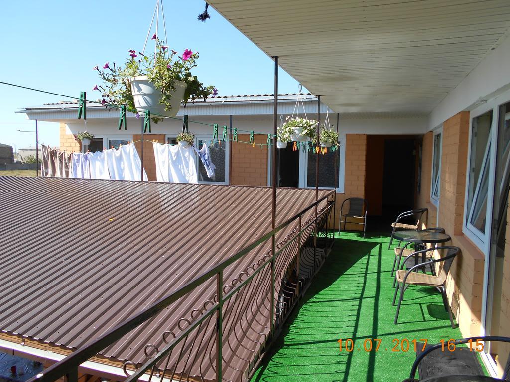 Hotel Lastochka Zaliznyi Port Esterno foto