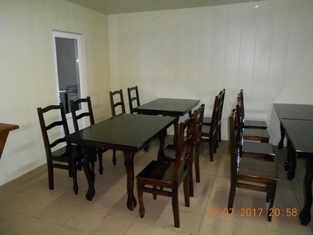 Hotel Lastochka Zaliznyi Port Esterno foto