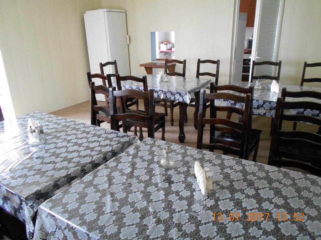 Hotel Lastochka Zaliznyi Port Esterno foto