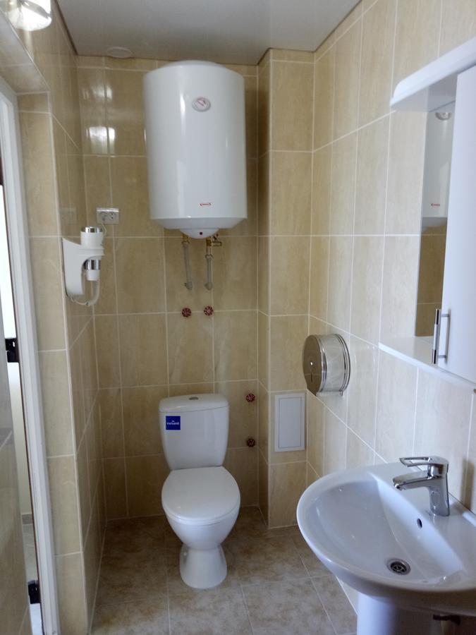Hotel Lastochka Zaliznyi Port Esterno foto