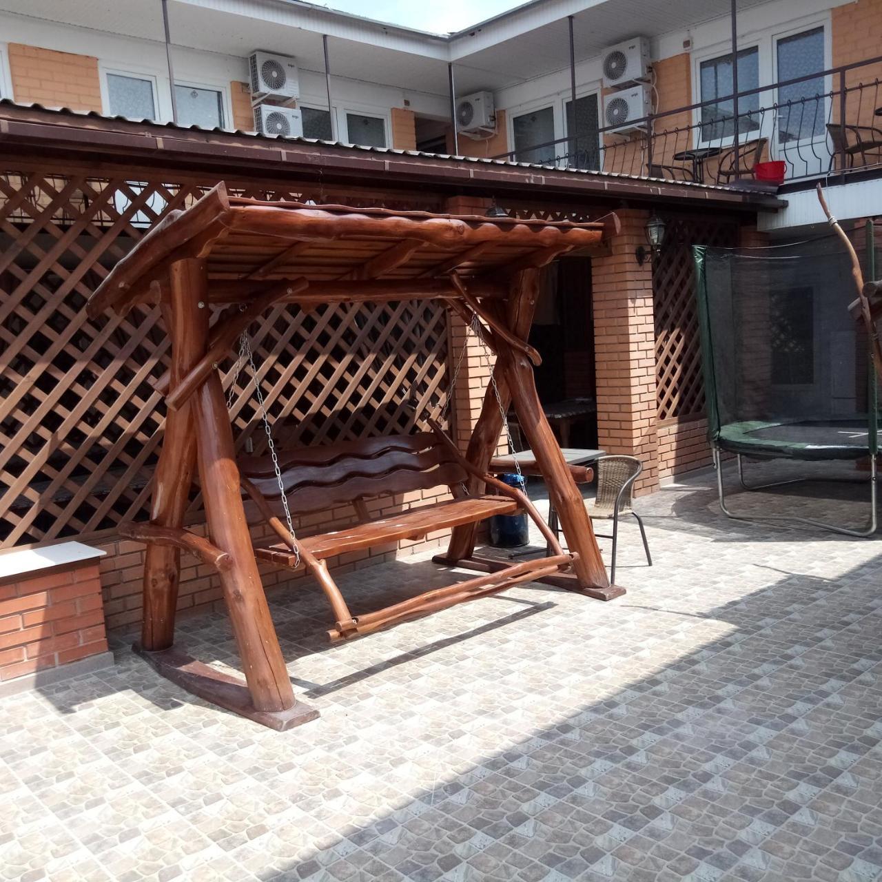 Hotel Lastochka Zaliznyi Port Esterno foto