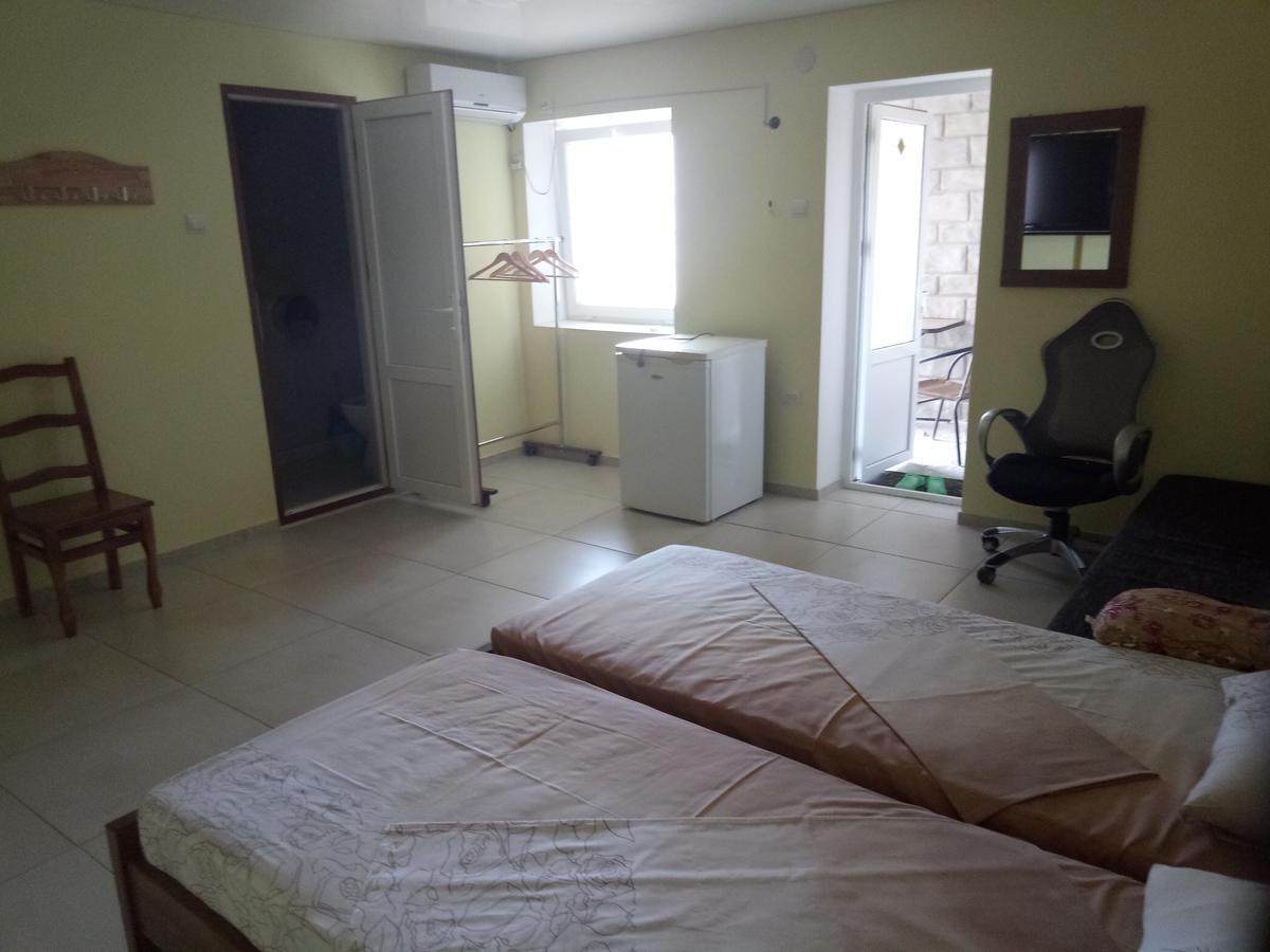 Hotel Lastochka Zaliznyi Port Esterno foto