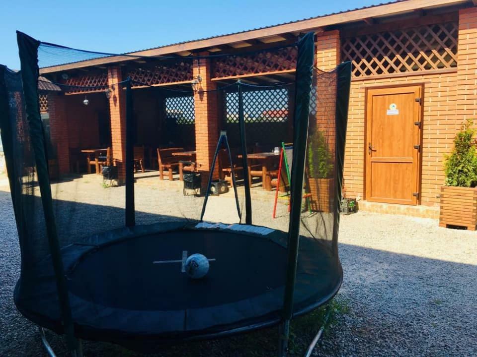 Hotel Lastochka Zaliznyi Port Esterno foto