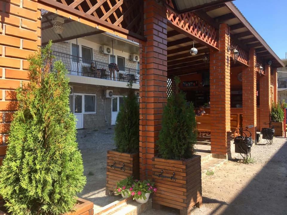 Hotel Lastochka Zaliznyi Port Esterno foto
