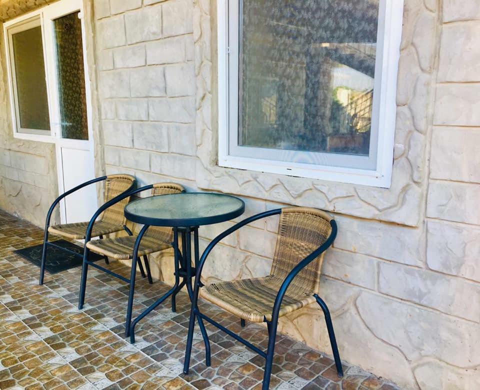 Hotel Lastochka Zaliznyi Port Esterno foto